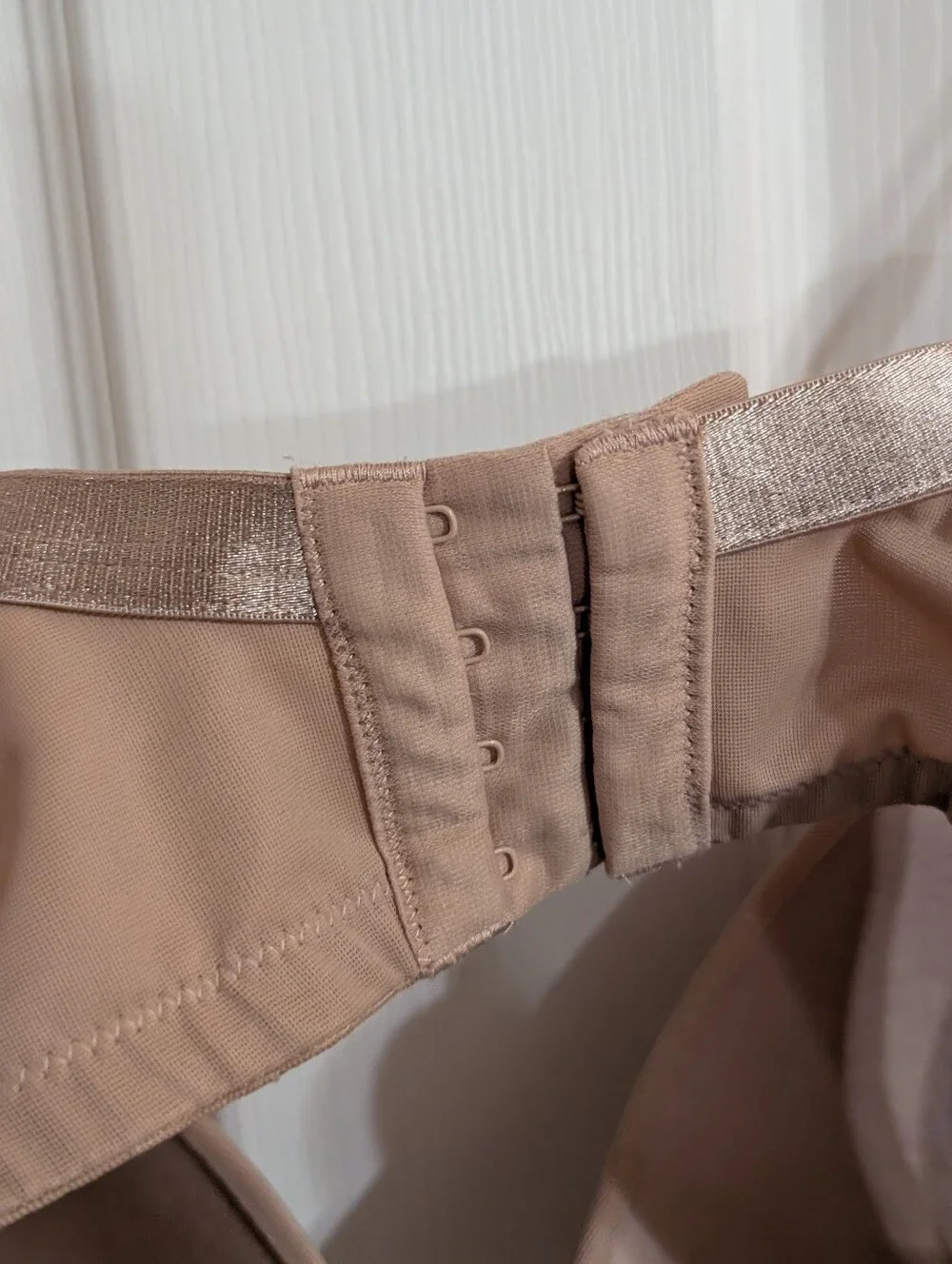 Olga Flirty Deep V-Neck Underwire Contour Bra Tan Size 42D (GD0711A)